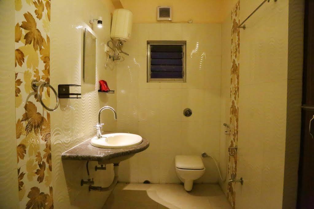 Oyo 460 Hotel Ivory Residency Kolkata Bagian luar foto