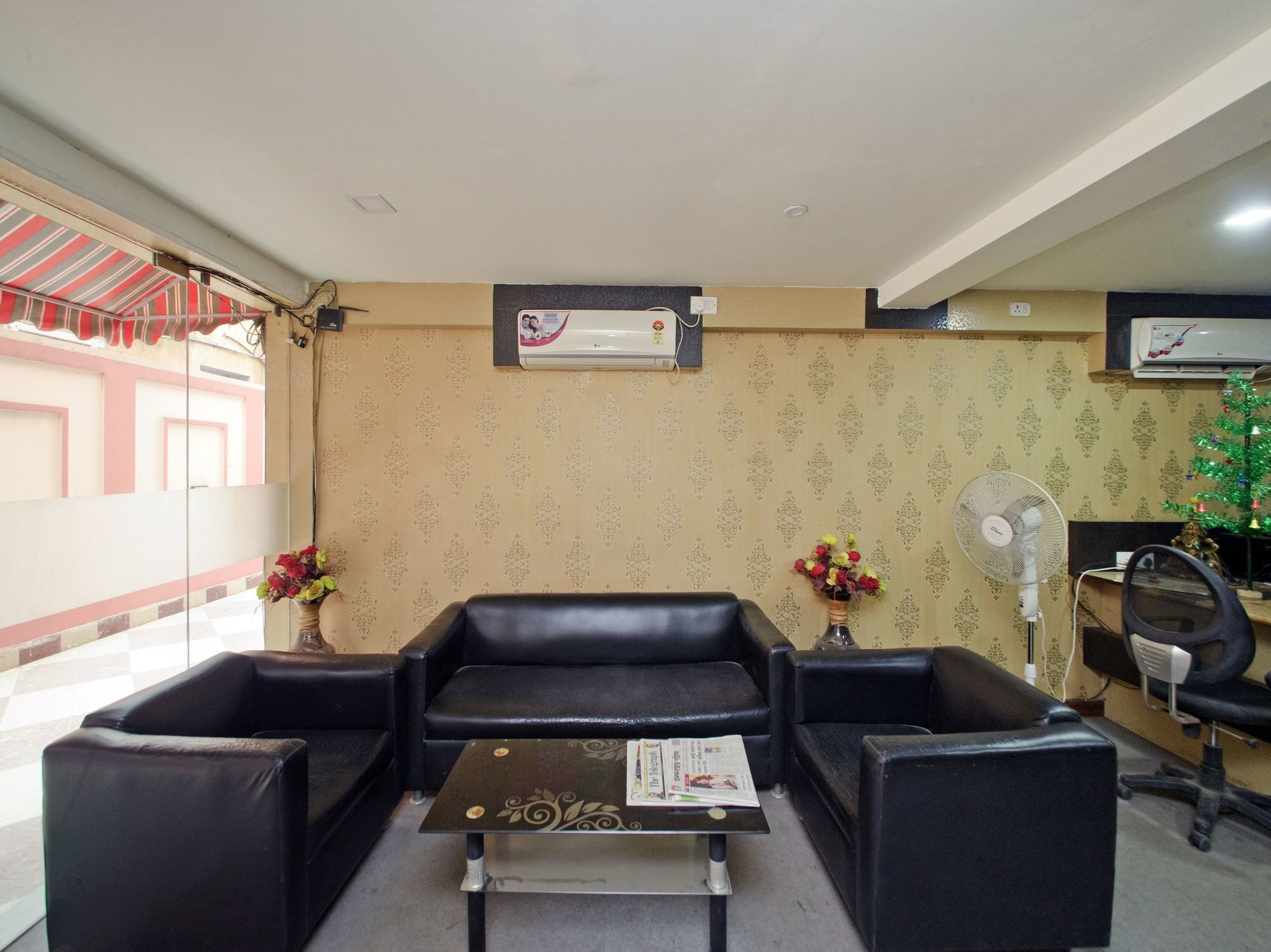 Oyo 460 Hotel Ivory Residency Kolkata Bagian luar foto