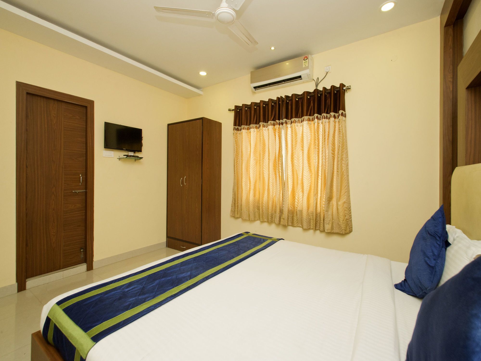 Oyo 460 Hotel Ivory Residency Kolkata Bagian luar foto